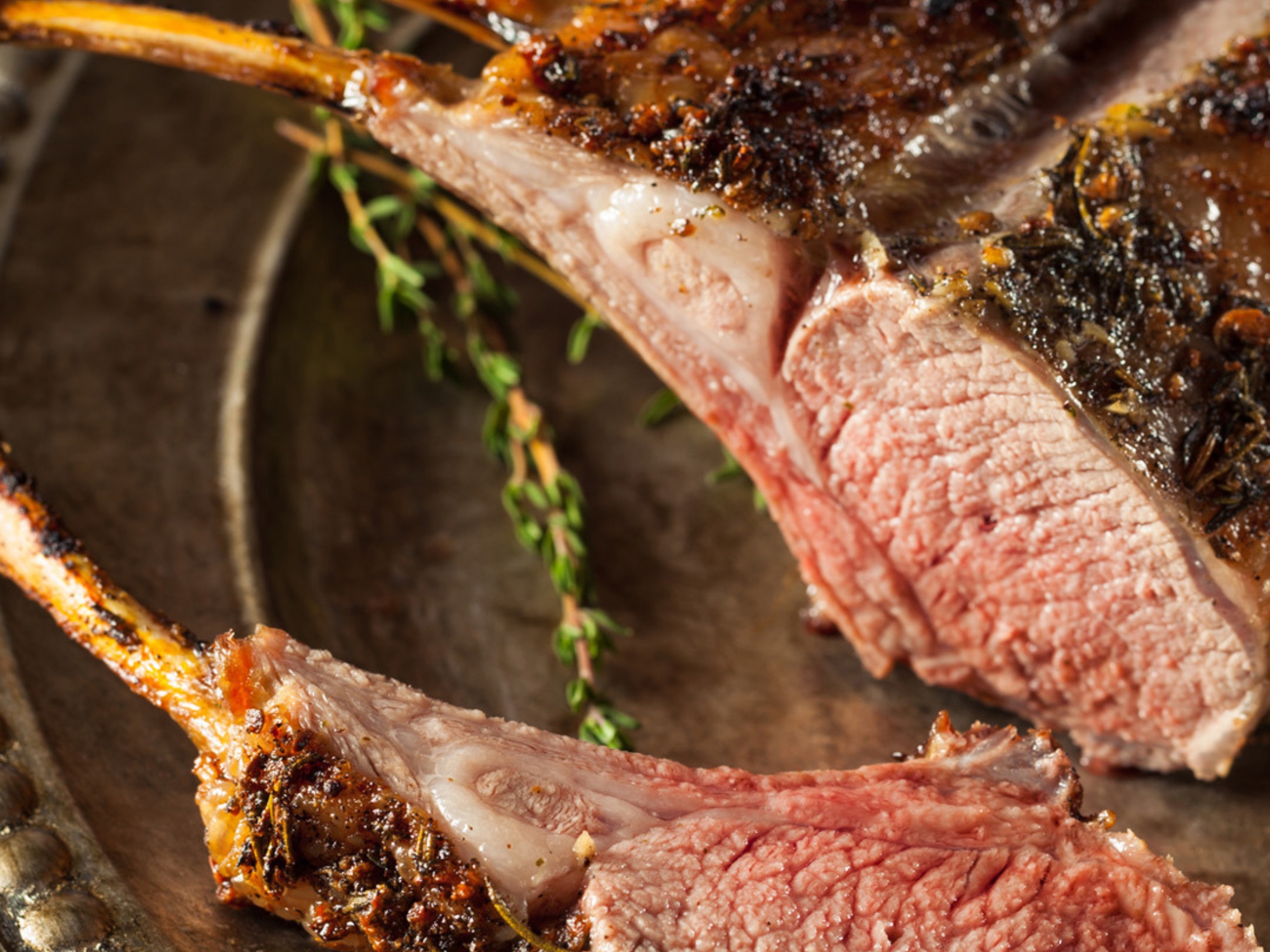 Lamb chops for foodservice with green curry dipping sauce